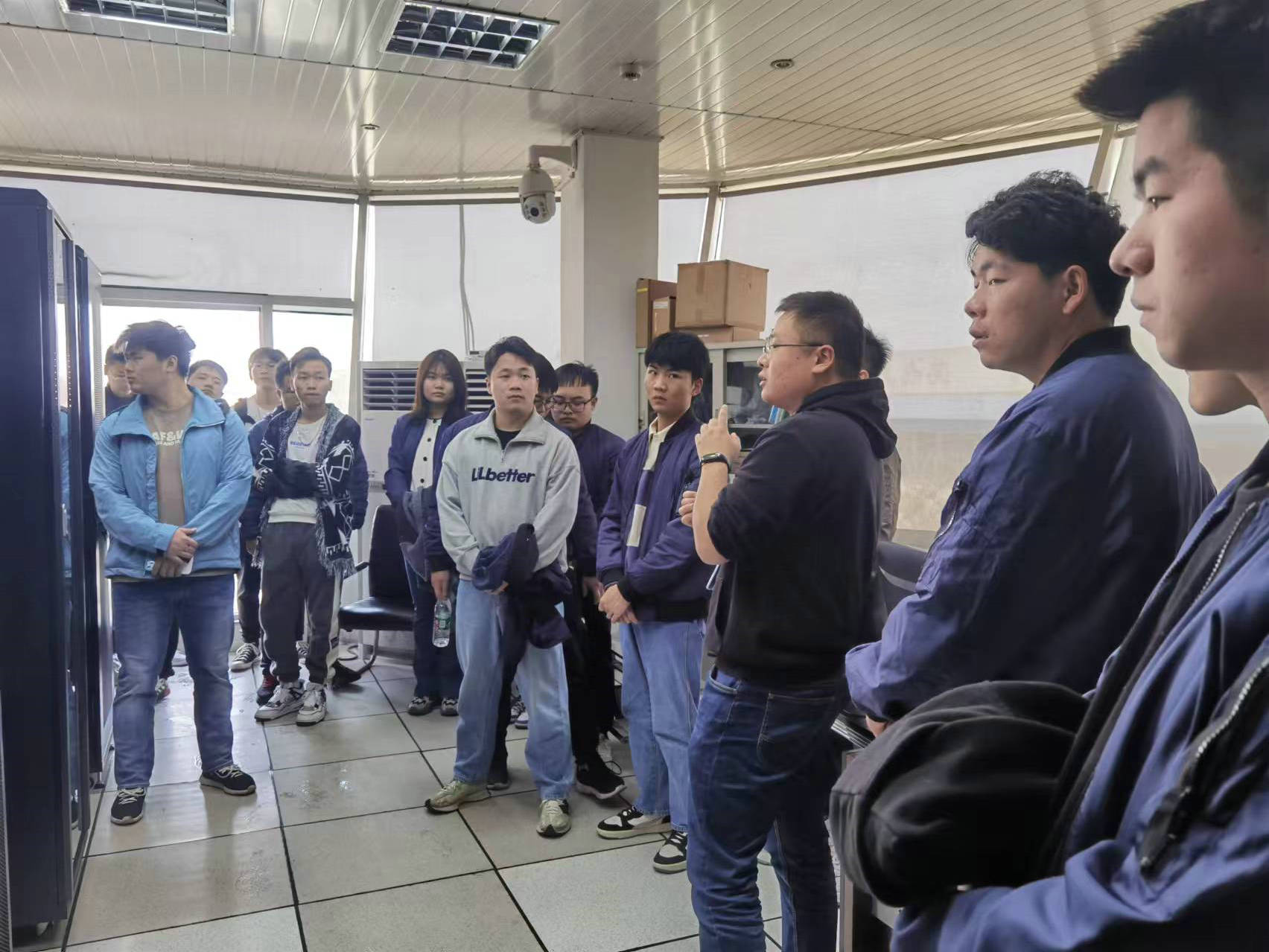 空管站积极开展空管学院毕业生校内实习工作-新津分院